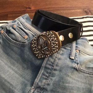 Rhinestone and pearl Buckle